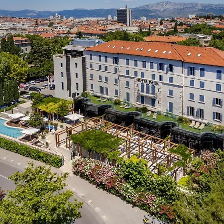Park Ξενοδοχείο 5*