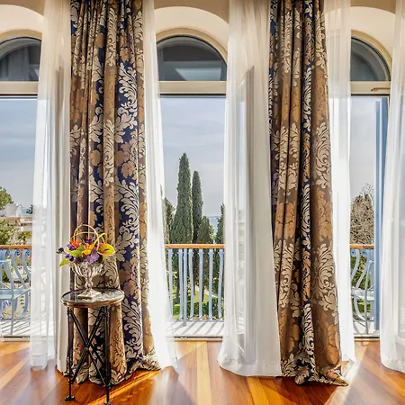 Park Ξενοδοχείο 5*